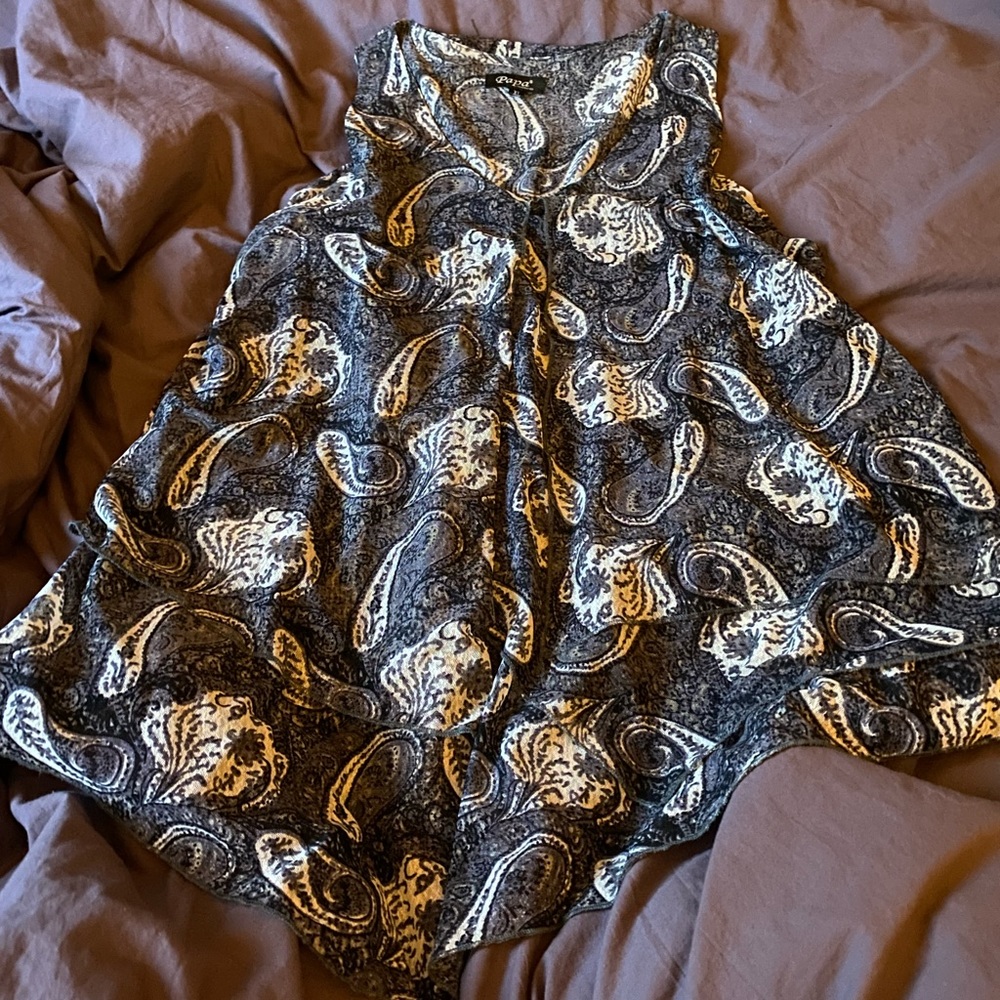 Grey/paisley multilayered sleeveless blouse
